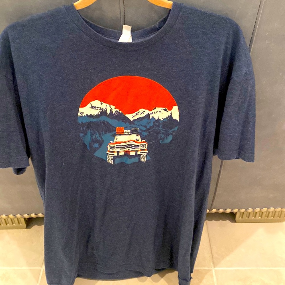 Expedition portal large t-shirt